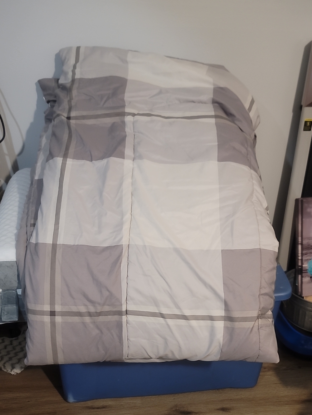 King Neutral Gray and White Plaid Comforter - Stylish Bedding